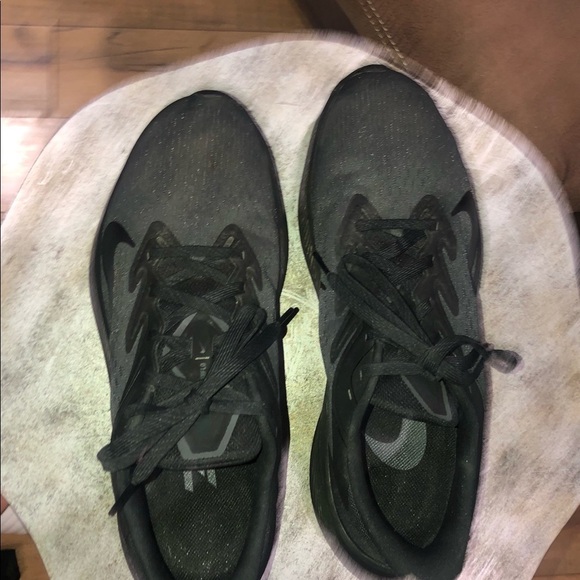 Nike Zoom Winflo 7 Triple Black Latest Running Shoes CJ0291-001  9.5 - Picture 3 of 8